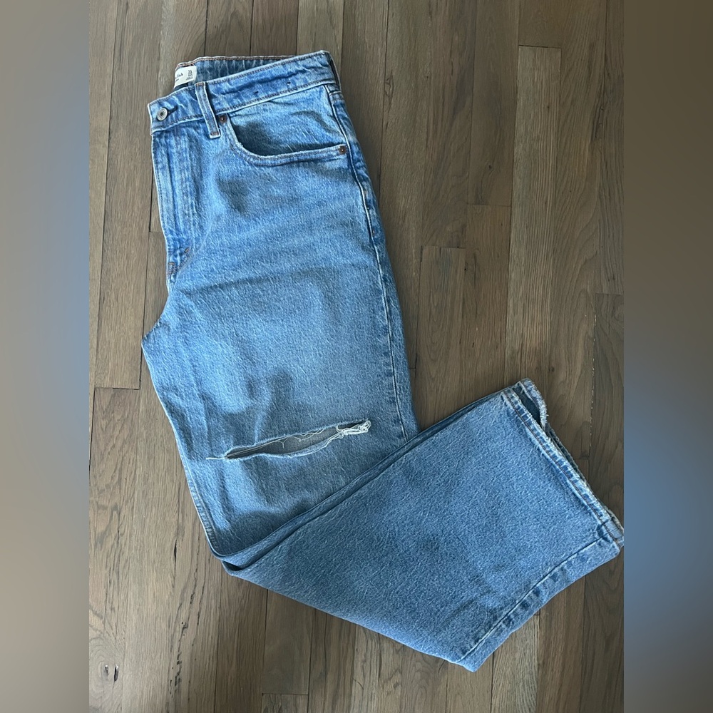 A&F 90s Relaxed High Rise Jeans